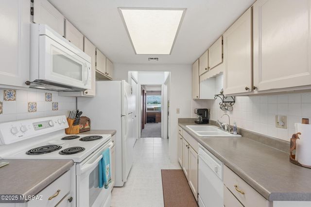 230 N Camino Del Vate, Green Valley, AZ 85614