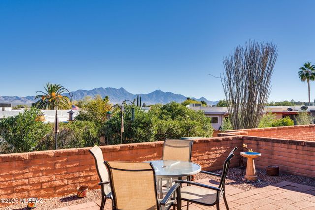 230 N Camino Del Vate, Green Valley, AZ 85614