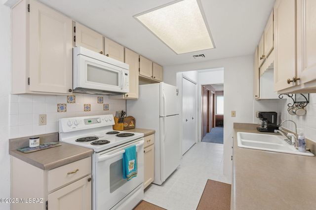 230 N Camino Del Vate, Green Valley, AZ 85614