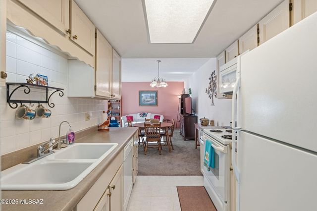 230 N Camino Del Vate, Green Valley, AZ 85614