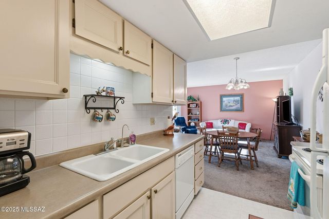 230 N Camino Del Vate, Green Valley, AZ 85614