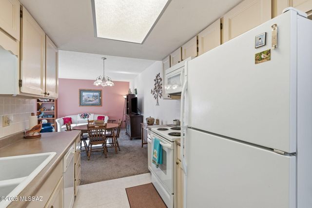 230 N Camino Del Vate, Green Valley, AZ 85614