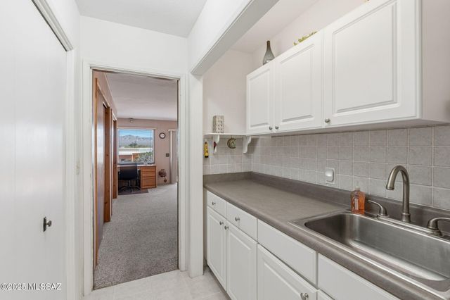 230 N Camino Del Vate, Green Valley, AZ 85614