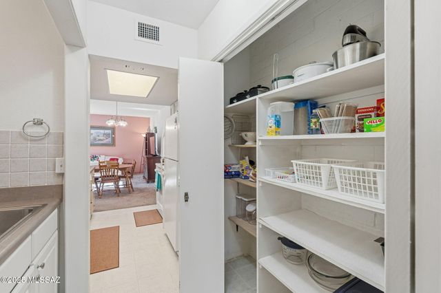 230 N Camino Del Vate, Green Valley, AZ 85614