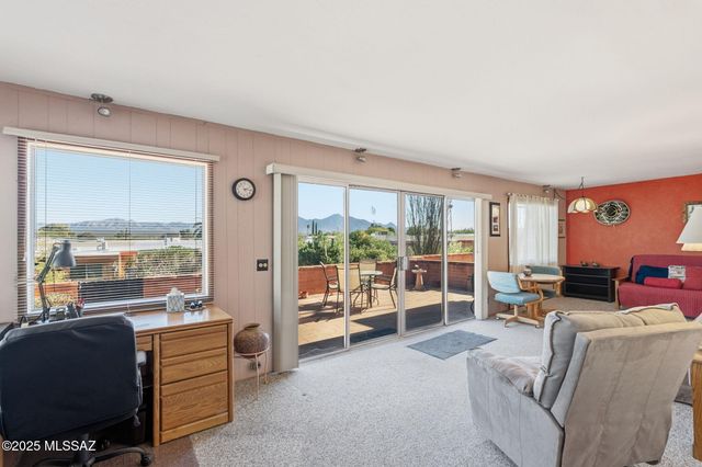 230 N Camino Del Vate, Green Valley, AZ 85614