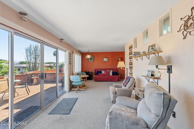 230 N Camino Del Vate, Green Valley, AZ 85614