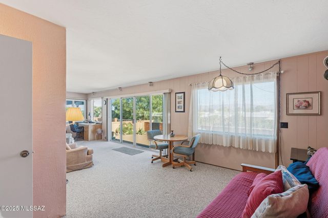 230 N Camino Del Vate, Green Valley, AZ 85614