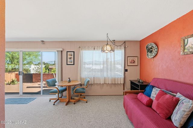 230 N Camino Del Vate, Green Valley, AZ 85614