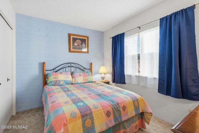 230 N Camino Del Vate, Green Valley, AZ 85614