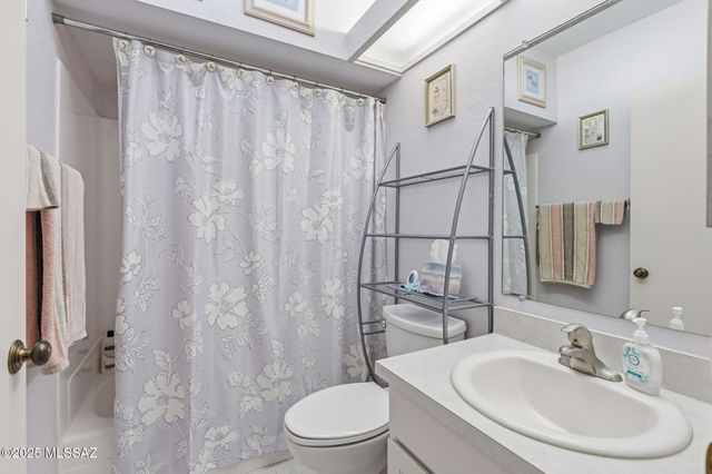 230 N Camino Del Vate, Green Valley, AZ 85614