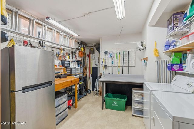 230 N Camino Del Vate, Green Valley, AZ 85614