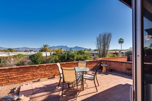 230 N Camino Del Vate, Green Valley, AZ 85614