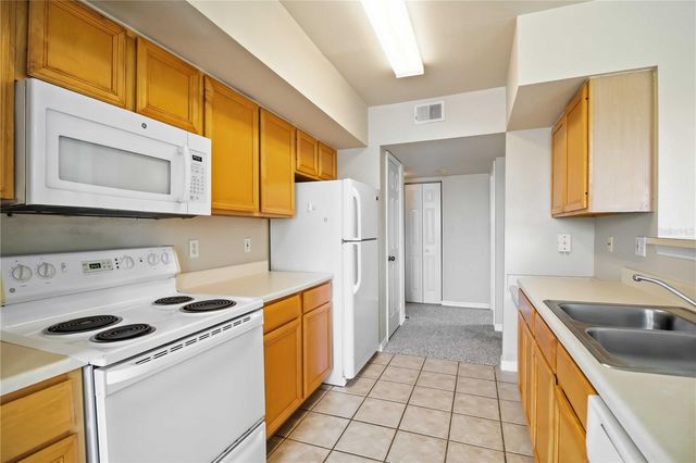 1020 VILLAGIO CIRCLE 205, Sarasota, FL 34237