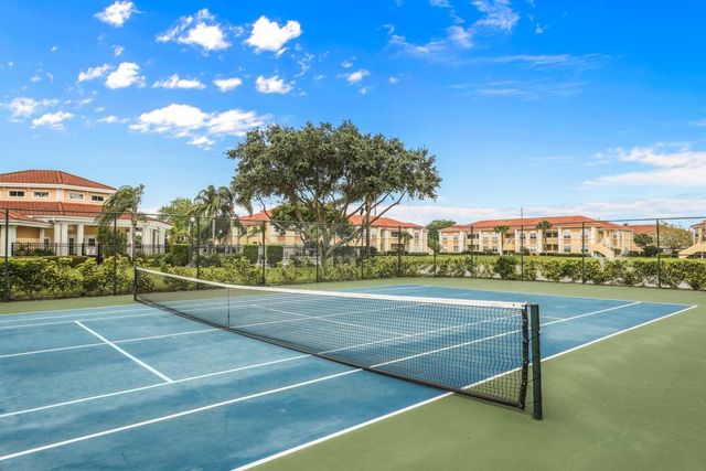 1020 VILLAGIO CIRCLE 205, Sarasota, FL 34237