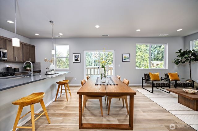 292 NE Shadowhawk Lane, Bremerton, WA 98311