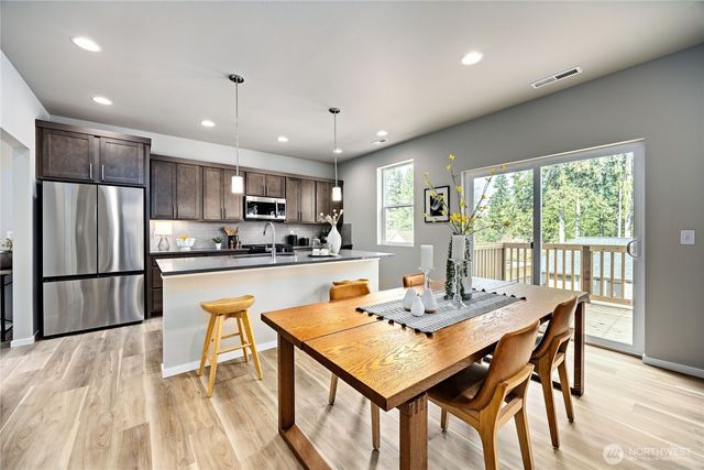 292 NE Shadowhawk Lane, Bremerton, WA 98311