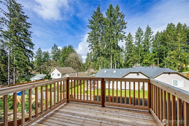 292 NE Shadowhawk Lane, Bremerton, WA 98311