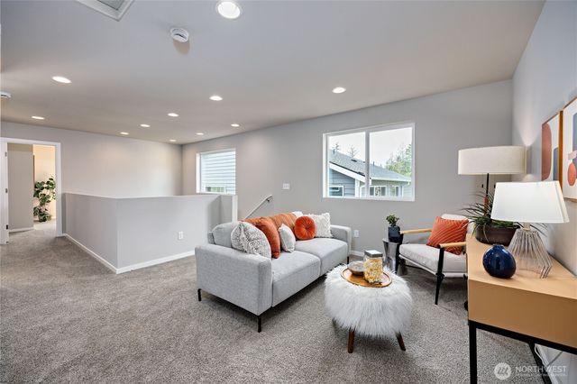 292 NE Shadowhawk Lane, Bremerton, WA 98311