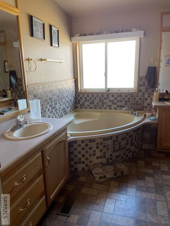 Image 25 of property listing at 1579 Garden Creek Road, Challis, ID 83226