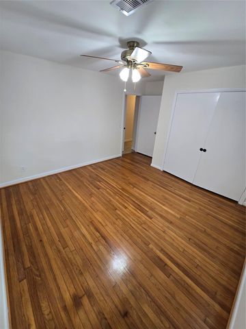 108 Van Winkle Street, Lake Jackson, TX 77566