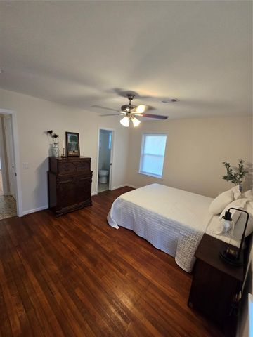 108 Van Winkle Street, Lake Jackson, TX 77566