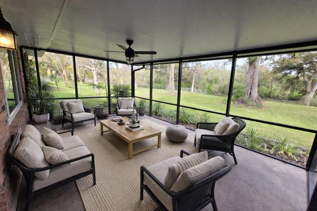 108 Van Winkle Street, Lake Jackson, TX 77566