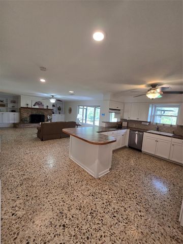 108 Van Winkle Street, Lake Jackson, TX 77566