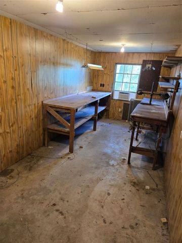 108 Van Winkle Street, Lake Jackson, TX 77566