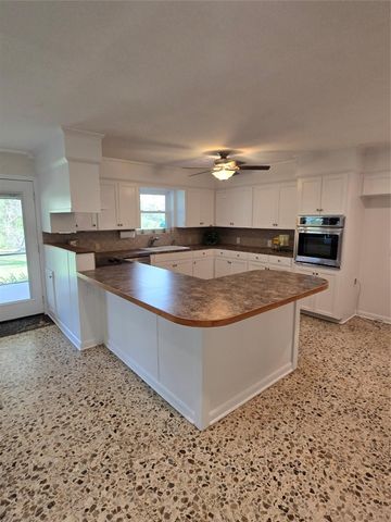 108 Van Winkle Street, Lake Jackson, TX 77566