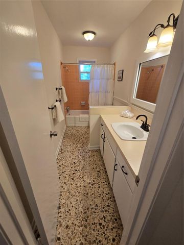 108 Van Winkle Street, Lake Jackson, TX 77566