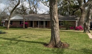 108 Van Winkle Street, Lake Jackson, TX 77566