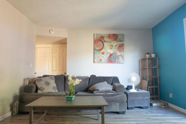 5940 Green Glen Way, Sacramento, CA 95842