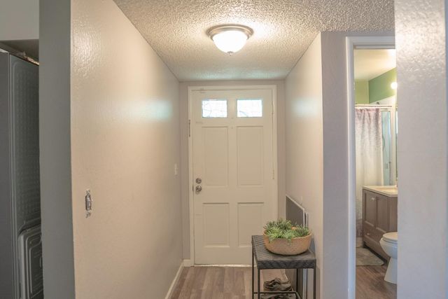 5940 Green Glen Way, Sacramento, CA 95842