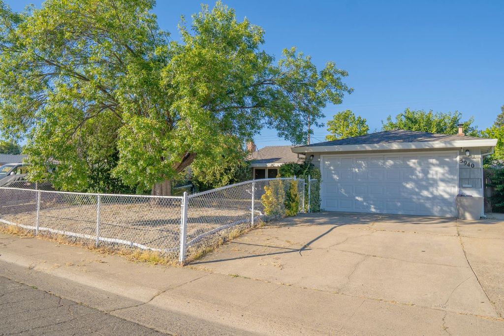 5940 Green Glen Way, Sacramento, CA 95842