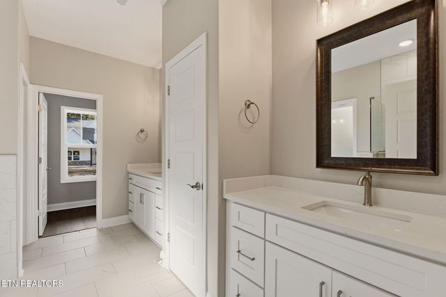 1805 Green Meadows Lane, Lenoir City, TN 37771