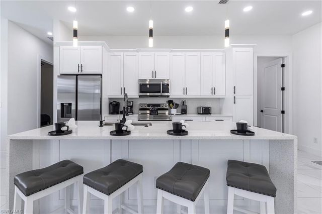 1005 NE 9th TER, Cape Coral, FL 33909