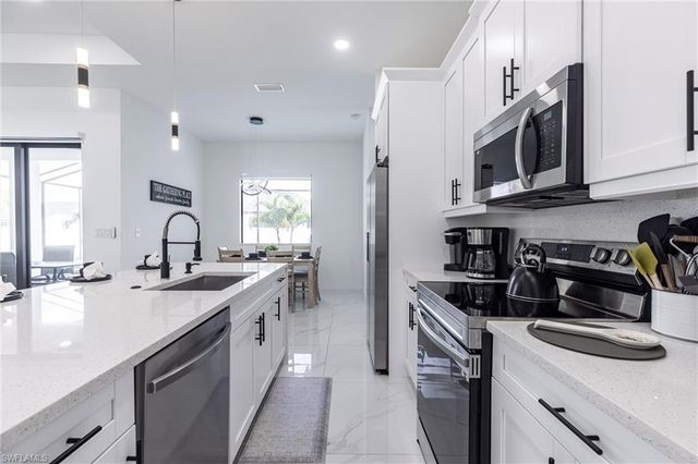 1005 NE 9th TER, Cape Coral, FL 33909