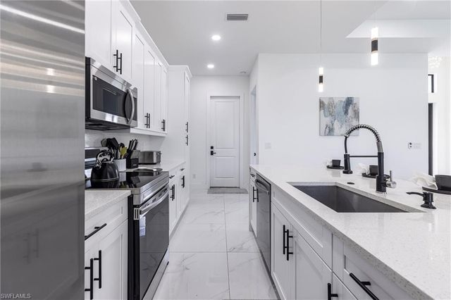 1005 NE 9th TER, Cape Coral, FL 33909