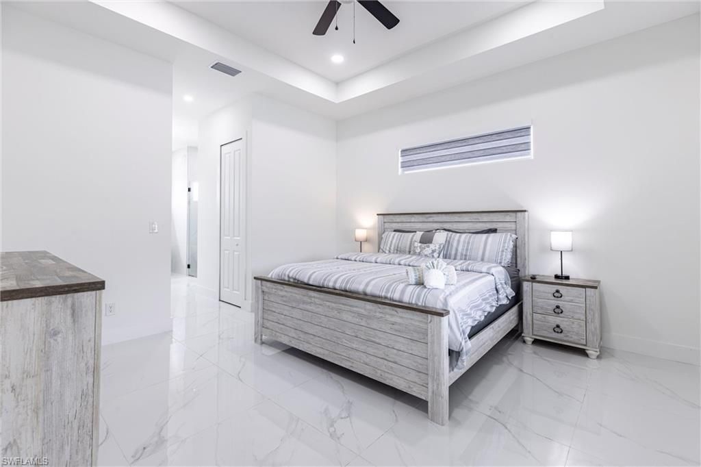 Image 11 of property listing at 1005 NE 9th TER, Cape Coral, FL 33909