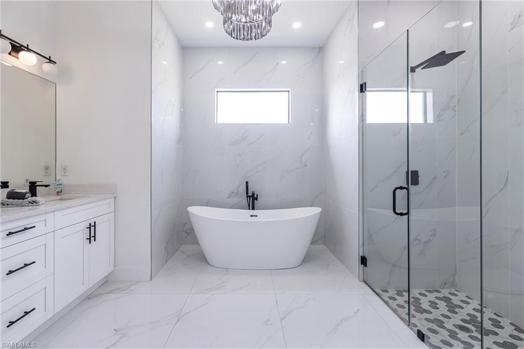 Image 14 of property listing at 1005 NE 9th TER, Cape Coral, FL 33909