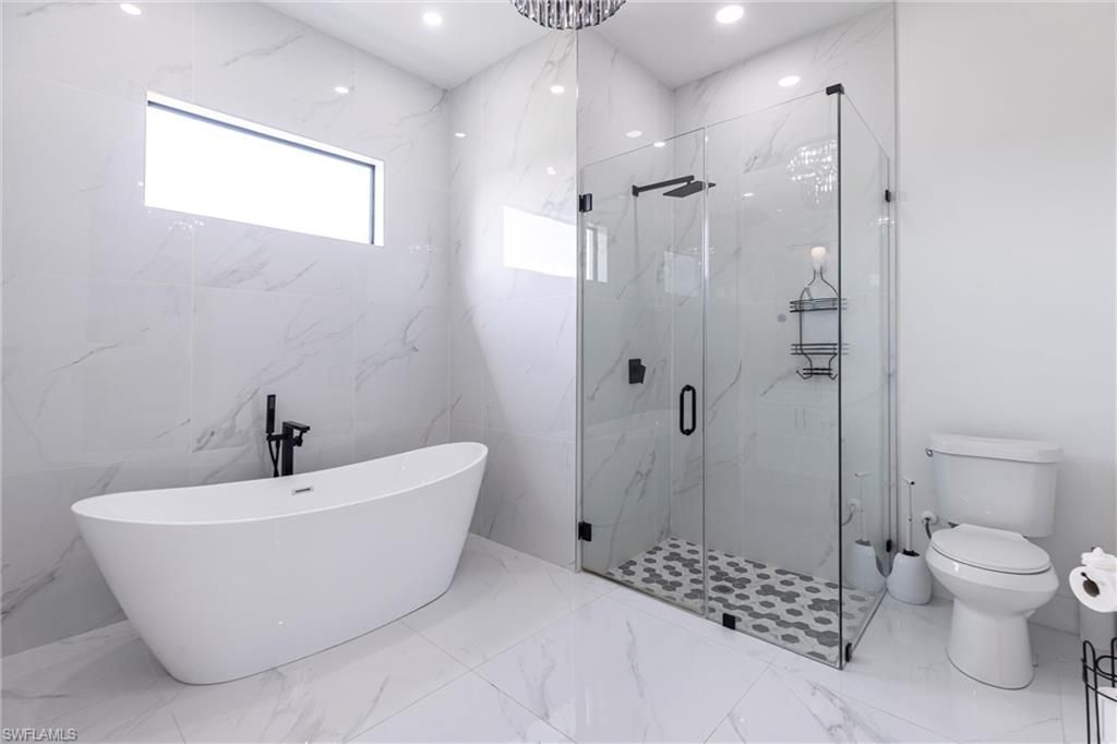 Image 16 of property listing at 1005 NE 9th TER, Cape Coral, FL 33909