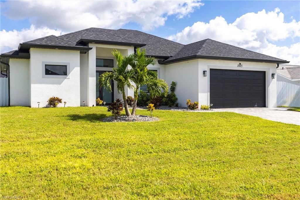 Image 2 of property listing at 1005 NE 9th TER, Cape Coral, FL 33909
