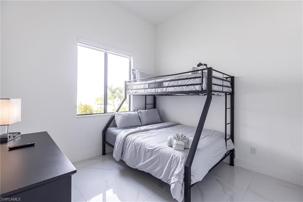 Image 23 of property listing at 1005 NE 9th TER, Cape Coral, FL 33909