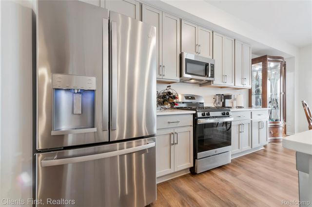 8689 Grove Street, Washington Township, MI 48094