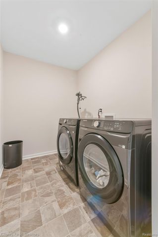 8689 Grove Street, Washington Township, MI 48094