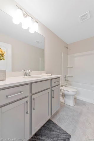 8689 Grove Street, Washington Township, MI 48094