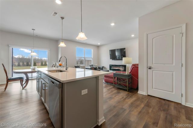 8689 Grove Street, Washington Township, MI 48094