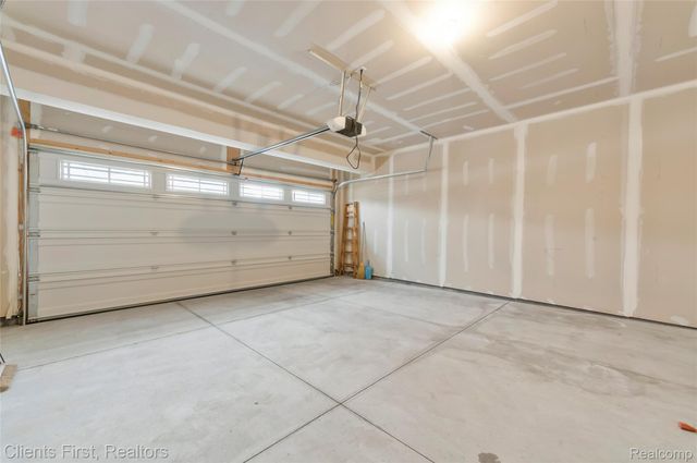 8689 Grove Street, Washington Township, MI 48094