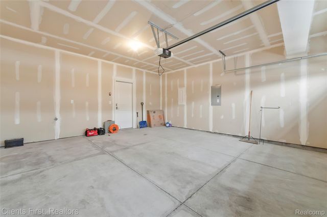 8689 Grove Street, Washington Township, MI 48094