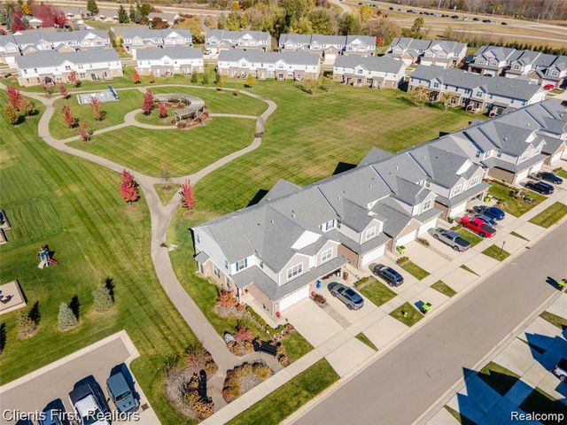 8689 Grove Street, Washington Township, MI 48094